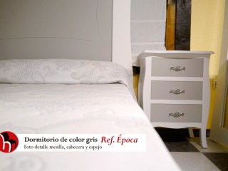 Dormitorio gris Ref. Época · Foto detalle Mesilla · Muebles Peñalver
